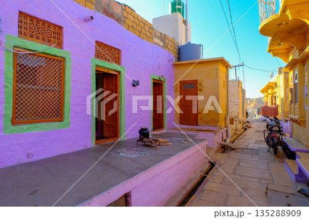 インド　ジャイサルメールの町並み 135288909