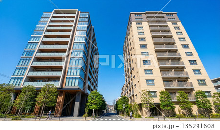 タワーマンション　高級マンション　タワマン　商業施設　 135291608