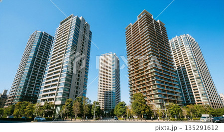 タワーマンション　高級マンション　タワマン　商業施設　 135291612