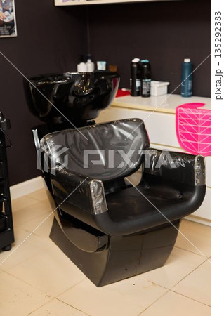 Elegant styling space featuring sleek fixtures and hygienic details Elegant styling space featuring sleek fixtures and hygienic details 135292383