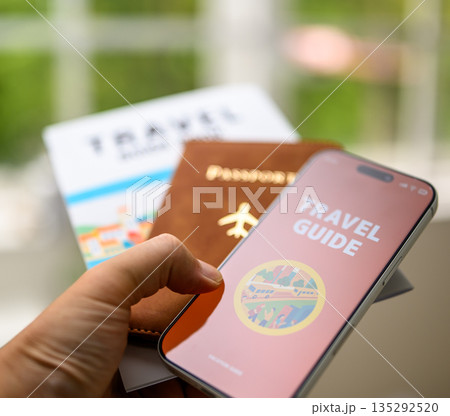 スマホとパスポート スマホとパスポート 135292520