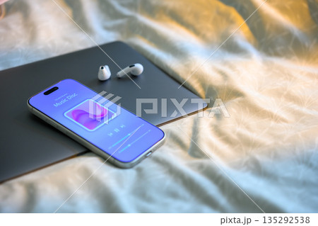 寝室での音楽視聴 135292538