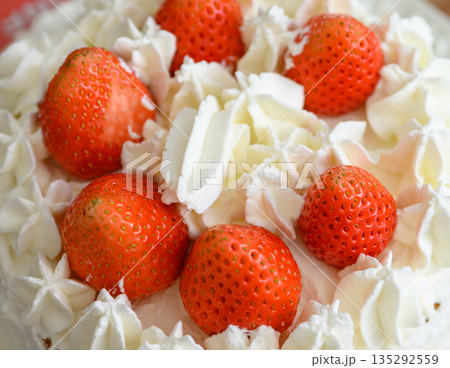 苺と生クリームのケーキ 苺と生クリームのケーキ 135292559