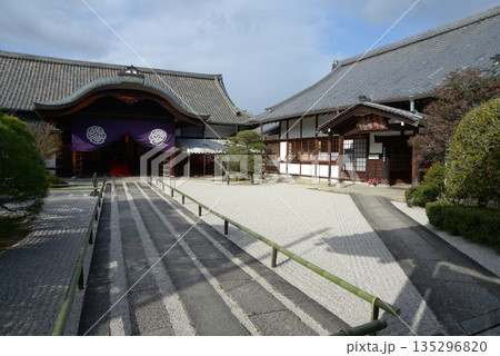 正月の東寺 書院玄関と本坊 京都市南区九条町 正月の東寺 書院玄関と本坊 京都市南区九条町 135296820