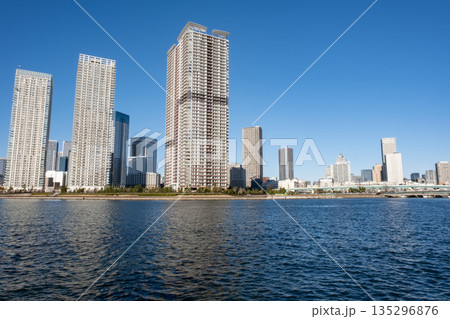 豊洲から晴海方面を見た風景 135296876