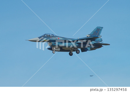 着陸態勢の第3飛行隊のF-2A 着陸態勢の第3飛行隊のF-2A 135297458