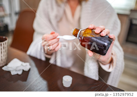 Preparing a dose for recovery from a common cold at home 135297952