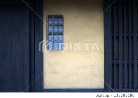 街角の風景　スケッチ写真 135298196