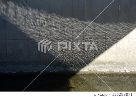 街角の風景　スケッチ写真 135298871