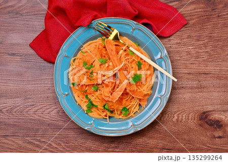 ズワイガニ、ずわい蟹、ズワイ蟹、ずわいがにのトマトクリームパスタ。 ズワイガニ、ずわい蟹、ズワイ蟹、ずわいがにのトマトクリームパスタ。 135299264