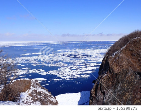 冬のフラペの滝 135299275