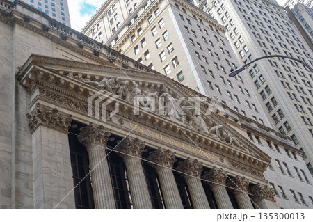 New York Stock Exchange (NYSE) on Wall Street, Manhattan, New York, NY, USA. August 27, 2025 135300013