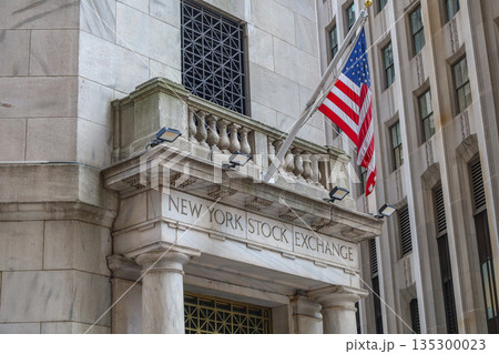 New York Stock Exchange (NYSE) on Wall Street, Manhattan, New York, NY, USA. August 27, 2025 135300023