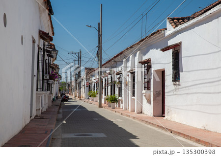 Beautiful colonial streets of the Heritage Town of Santa Cruz de Mompox in Colombia. 135300398