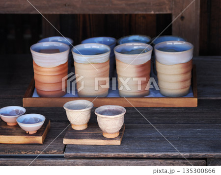 陶器のある風景 135300866