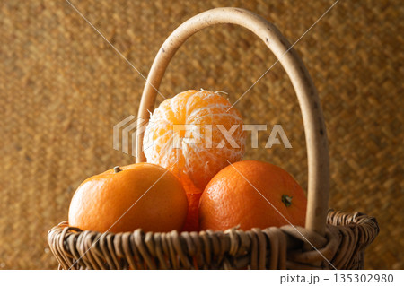 Fresh oranges Fresh oranges 135302980
