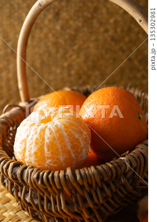 Fresh oranges 135302981