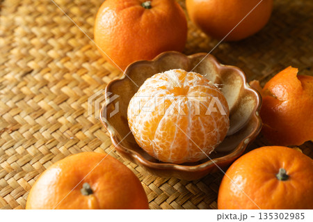 Fresh oranges Fresh oranges 135302985
