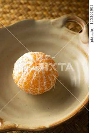 Fresh oranges 135302995
