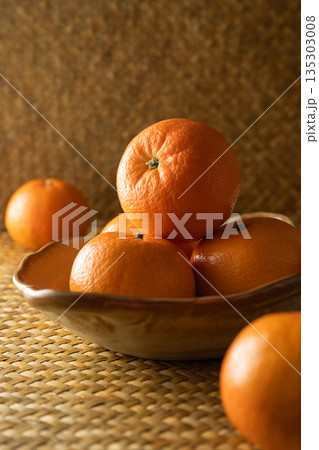 Fresh oranges 135303008