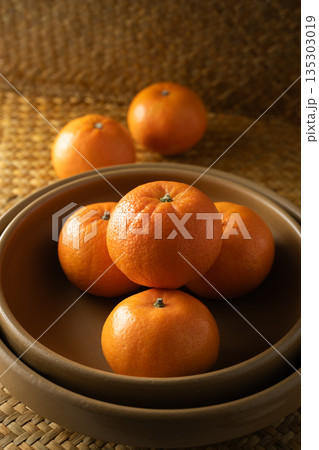 Fresh oranges 135303019