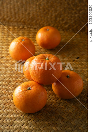 Fresh oranges Fresh oranges 135303020