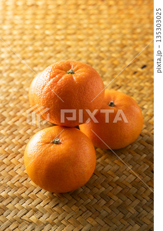 Fresh oranges Fresh oranges 135303025