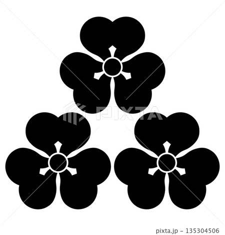 家紋です。三つ盛片喰といいます。 135304506