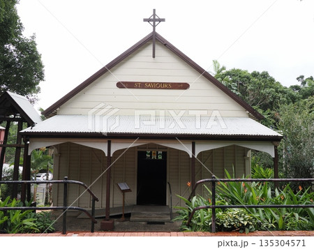 緑に包まれた白い礼拝堂 ― Saint Saviour's Anglican Church(キュラン 緑に包まれた白い礼拝堂 ― Saint Saviour's Anglican Church(キュラン 135304571