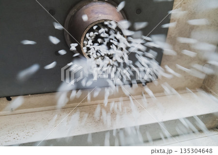 コイン精米機で精米 コイン精米機で精米 135304648