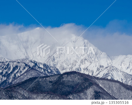 冠雪の北アルプス 山並み 長野県大町市 冠雪の北アルプス 山並み 長野県大町市 135305516