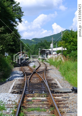 踏切から見た清里駅 135306425