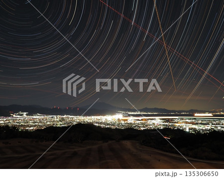 日本平ホテルからの富士山と星空軌跡③ 日本平ホテルからの富士山と星空軌跡③ 135306650