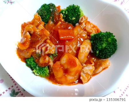 小エビと豚肉のトマトソース炒め 小エビと豚肉のトマトソース炒め 135306791