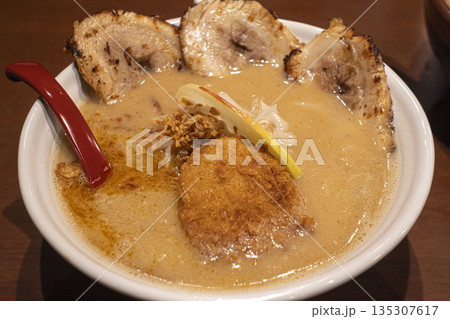 美味しそうな味噌ラーメン 美味しそうな味噌ラーメン 135307617