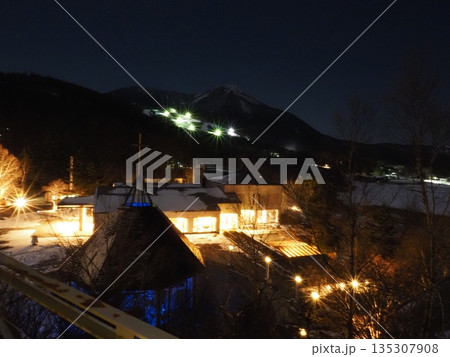 AMBIENT蓼科ホテルから蓼科山を望む（女神湖）③ 135307908