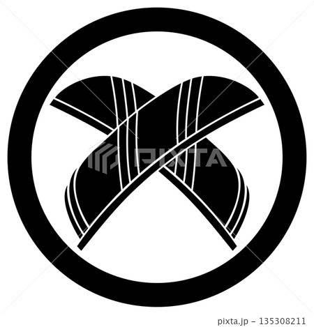 家紋です。丸に割り違い鷹の羽といいます。 135308211