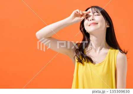 女性のポートレート 135309630