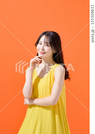 女性のポートレート 135309631