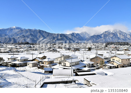長野県大町市大町より餓鬼岳～蓮華岳方面を望む(長野県大町市)【2026.1】 135310840