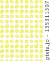 レトロ風のシンプルでポップなレモンのパターン 135311397