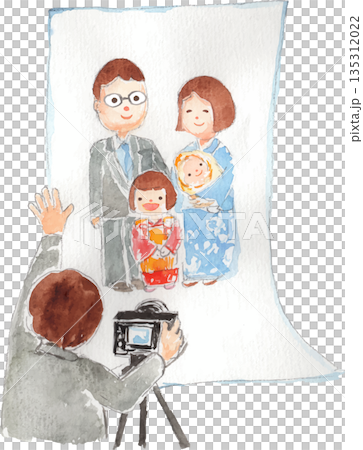 スタジオで写真撮影をする家族のイラスト　ベクター 135312022