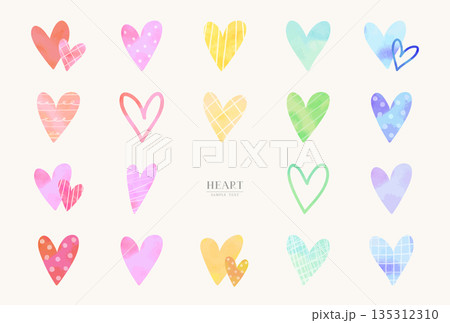 カラフルな手描きハートのイラスト素材セット （水彩風ベクター） 135312310
