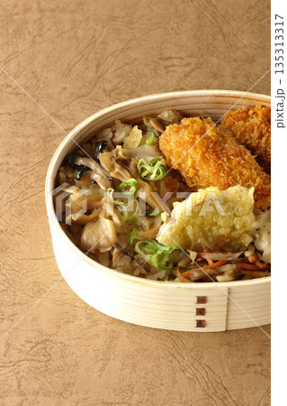 きのこご飯とカキフライ弁当 きのこご飯とカキフライ弁当 135313317