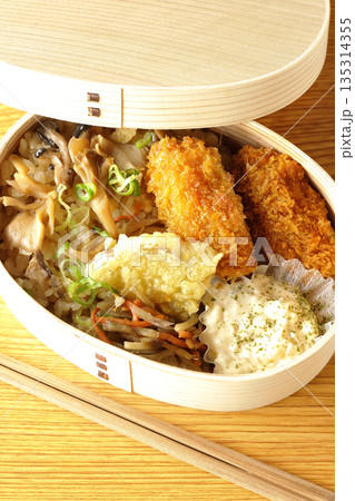 きのこご飯とカキフライ弁当 きのこご飯とカキフライ弁当 135314355