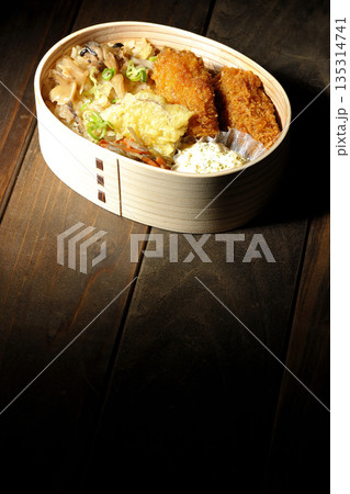 きのこご飯とカキフライ弁当 きのこご飯とカキフライ弁当 135314741