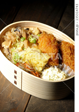 きのこご飯とカキフライ弁当 きのこご飯とカキフライ弁当 135314743
