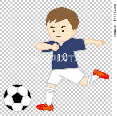 サッカーの試合でシュートをする男の子 135315800