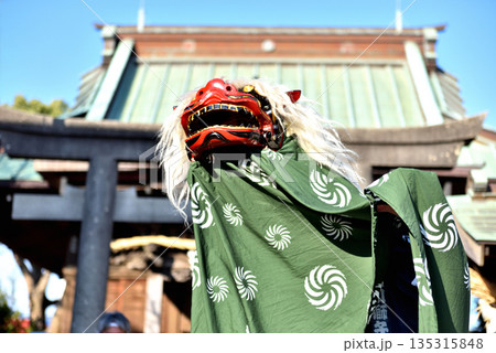 寒川一之宮八幡大神の縁起物獅子舞 135315848