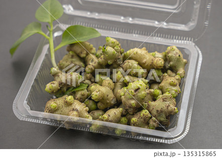 おかわかめ（雲南百薬）のむかご（零余子） 135315865